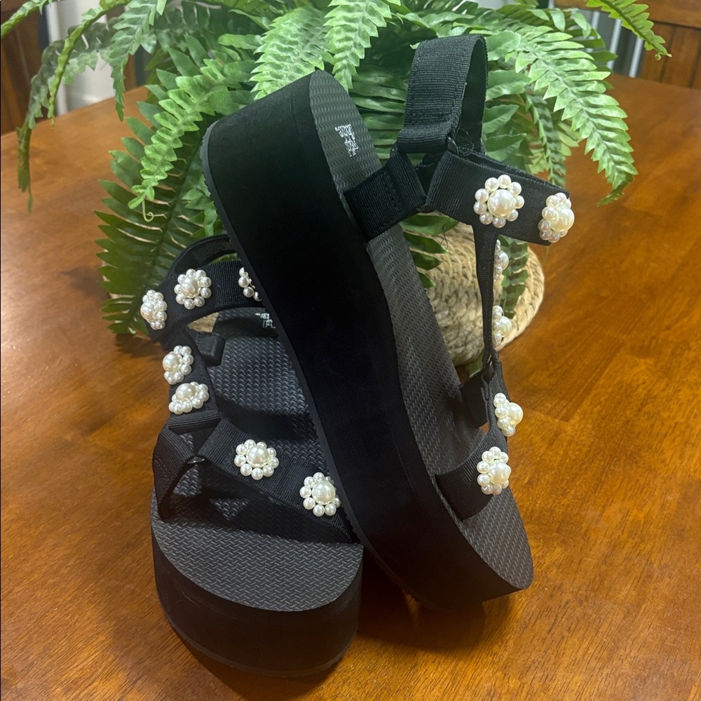 Black Sandals with Pearl Embellishments - Picture 2 of 7